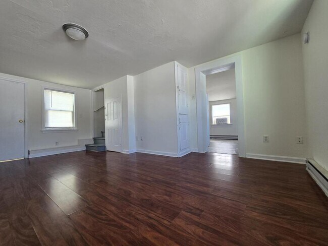 Building Photo - 76 Chestnut St