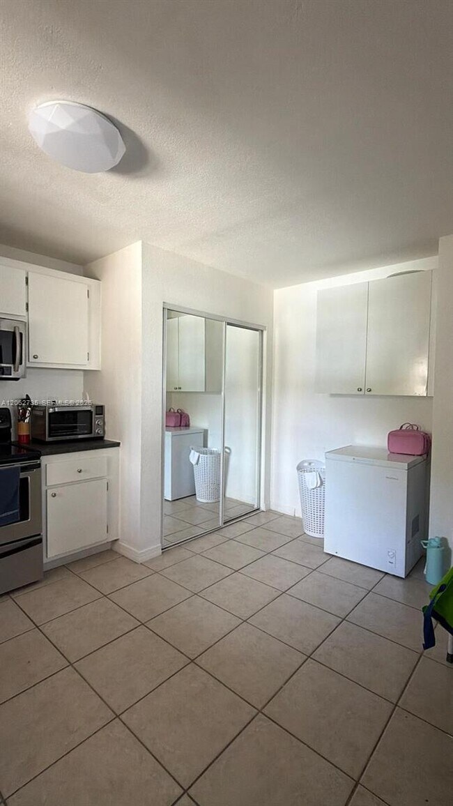 Building Photo - 12193 Royal Palm Blvd