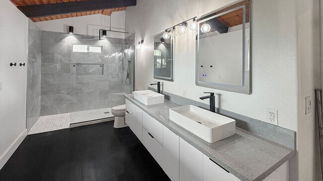 Building Photo - 603 Pila Pl