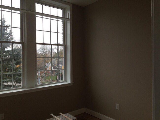 Building Photo - 5 S Center St