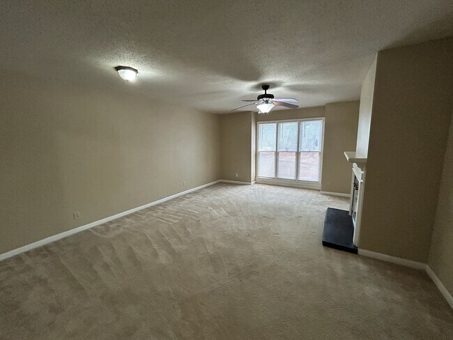 Building Photo - 4969-4967 7 Pine Cir
