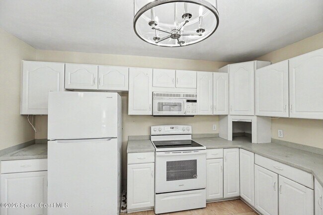 Building Photo - 2088 Sun Valley St