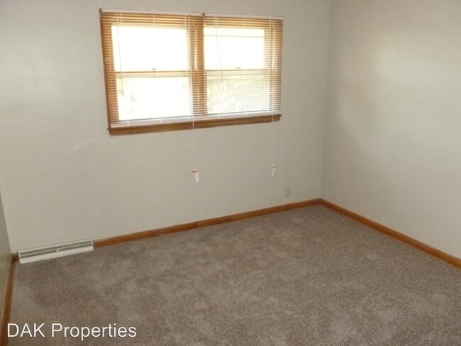 Building Photo - 7421 N Teutonia Ave