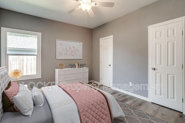 Building Photo - 1117 E Cantey St