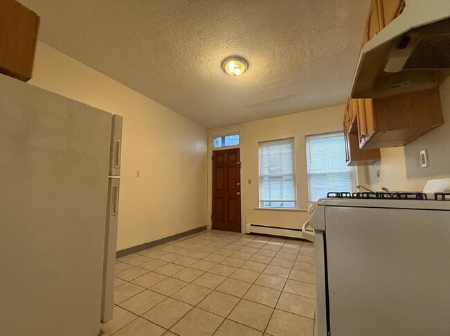 Building Photo - 25 Forest St