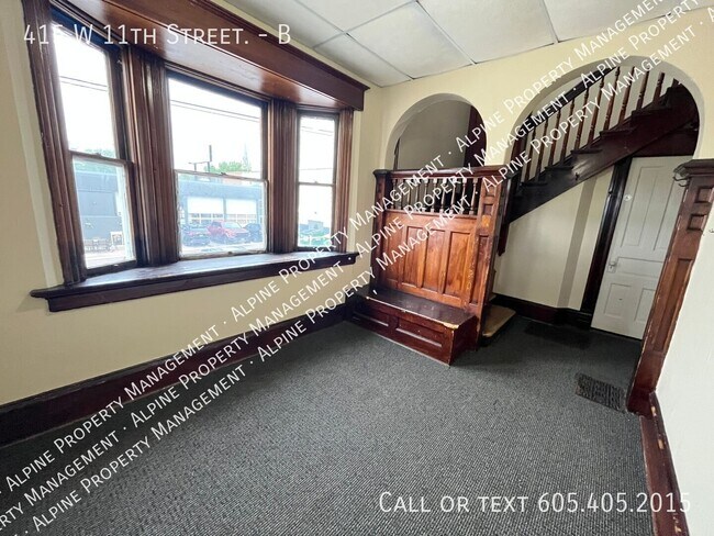 Building Photo - 415 W 11th St