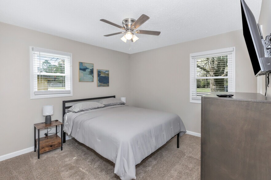 Building Photo - 2406 Shady Lane Dr NW