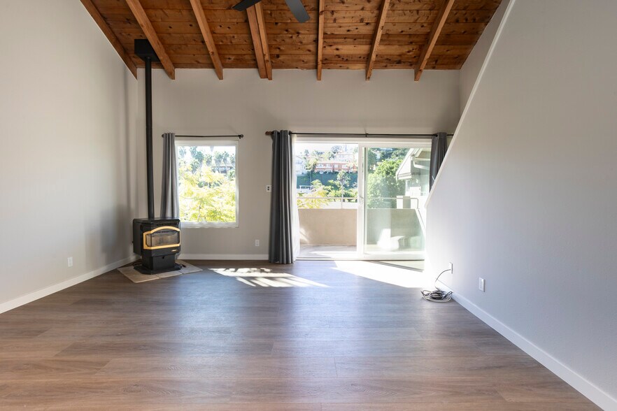 Building Photo - 2517 Navarra Dr