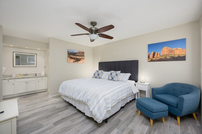 Building Photo - 4850 E Desert Cove Ave