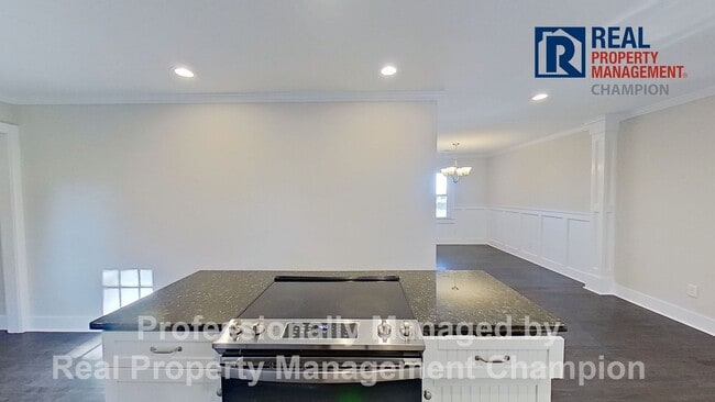 Building Photo - Updated 3 BD/2BA Home w/Spacious Rooms and Large Yard