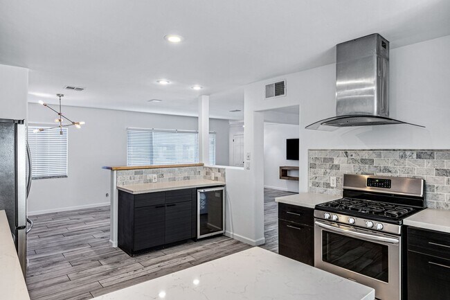 Building Photo - Now Leasing & Ready for immediate move in! HUGE POOL – Fully Updated Scottsdale Home!