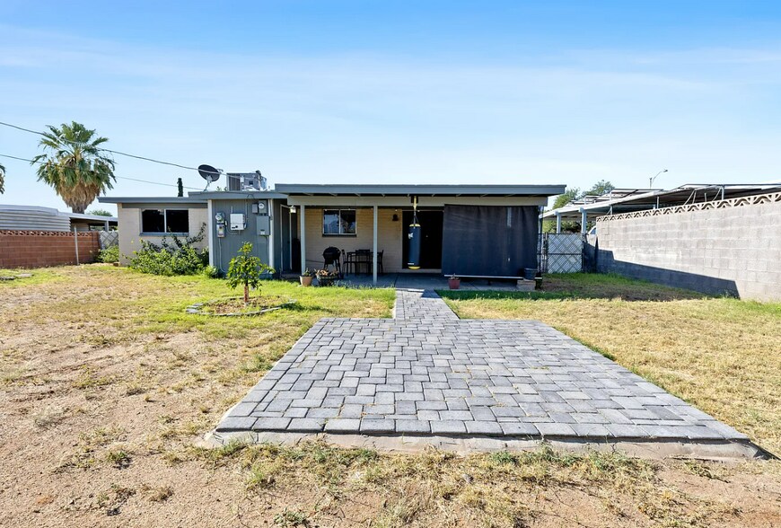 Building Photo - 8001 E Nicaragua Dr