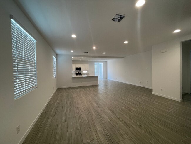 Building Photo - 9343 W Glenrosa Ave