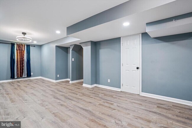 Building Photo - 6219 Forest Grove Dr