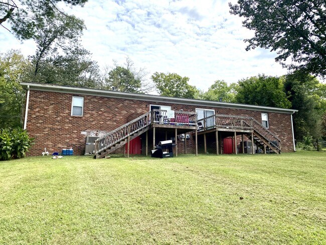 Building Photo - 2206 Country Club Ln