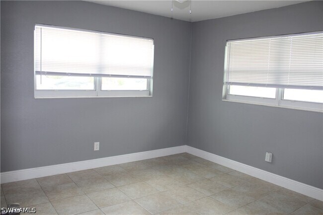 Building Photo - 334 Cape Coral Pkwy W