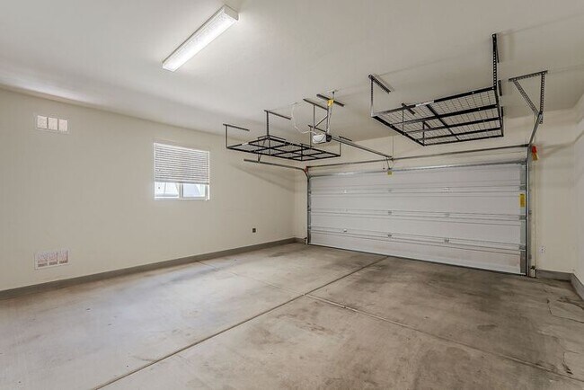 Building Photo - Modern 4 Bed Tucson Rental with Spacious K...