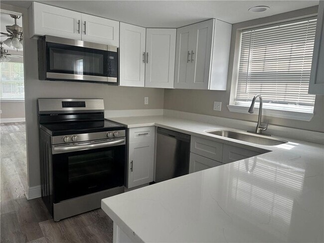 Building Photo - 207 W Kenilworth St