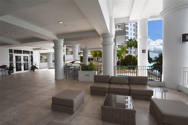Building Photo - 801 Brickell Key Blvd