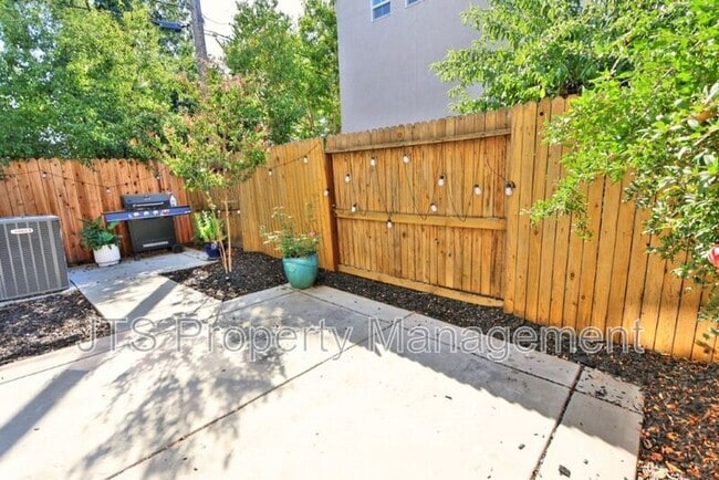 Building Photo - 3428 Trio Ln