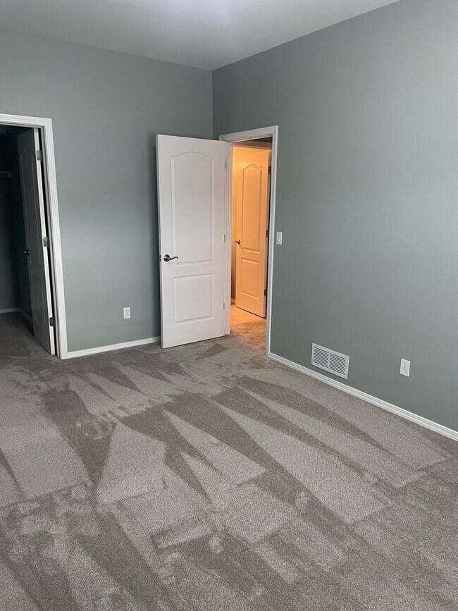 Building Photo - One bedroom apartment