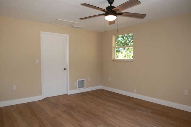 Building Photo - 7160 Lenape Cir