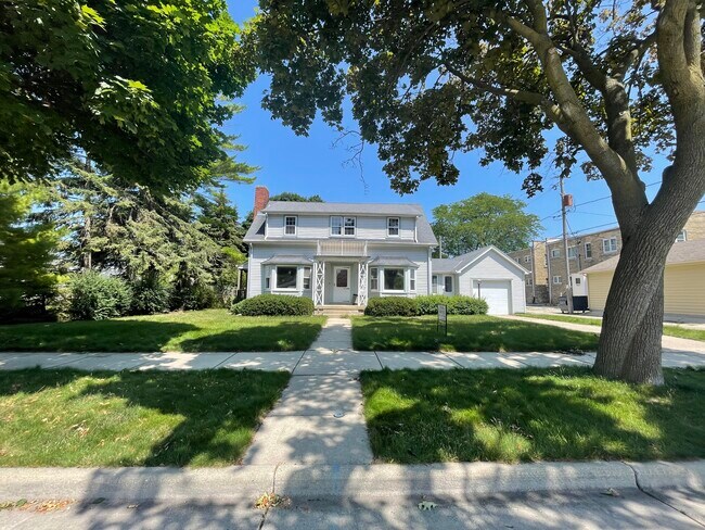 Building Photo - 3958 E Plankinton Ave