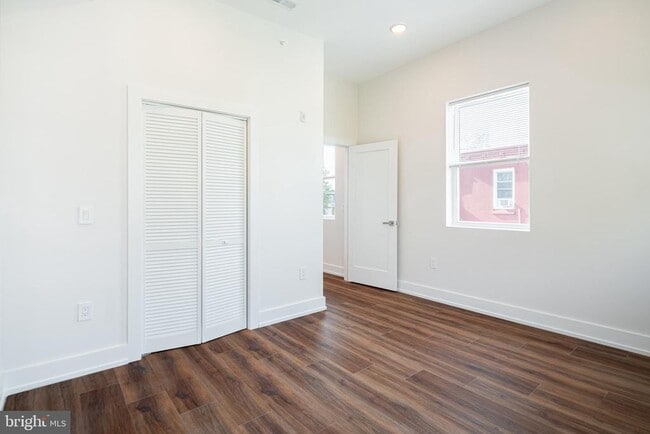 Building Photo - 212 Manheim St