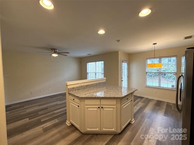 Building Photo - 10012 University Park Ln