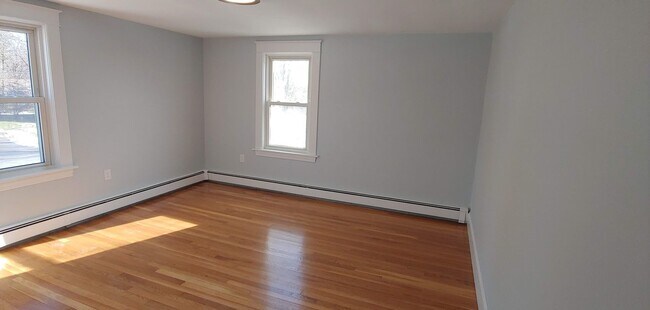 Building Photo - ***Please Respond Directly to the Online L...