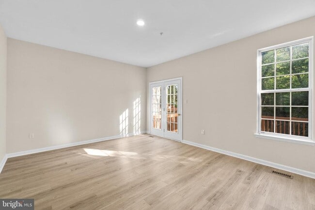 Building Photo - 111 Cavenrock Ct