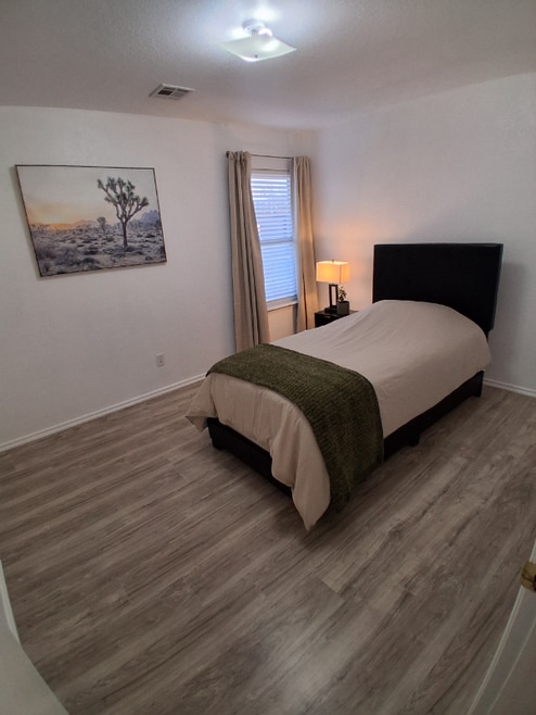 Building Photo - 2 Cloverdale and Wheatland