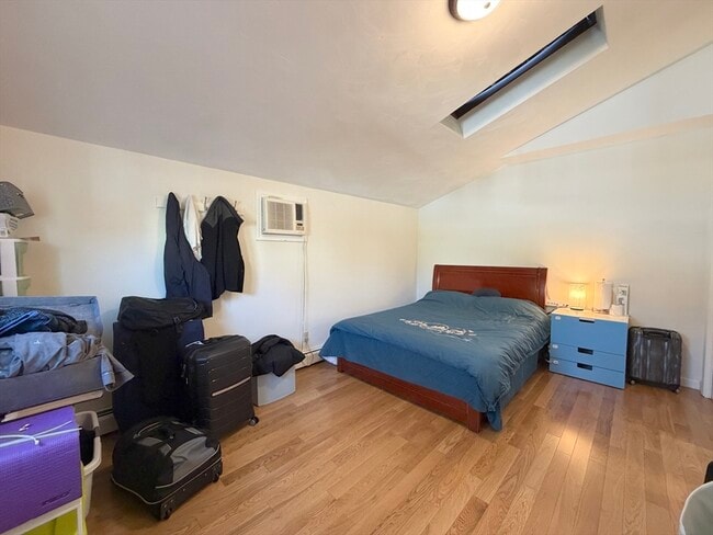 Building Photo - 10 W Elm Ave