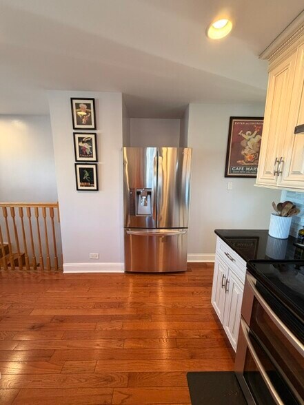 Kitchen - 4605 Prairie Ave