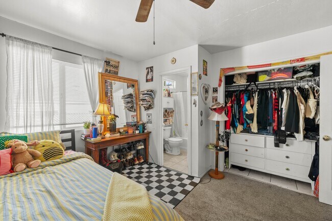 Building Photo - 5004 La Dorna St