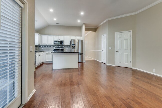 Building Photo - Stunning 3 Bedroom in the Champion Streets...