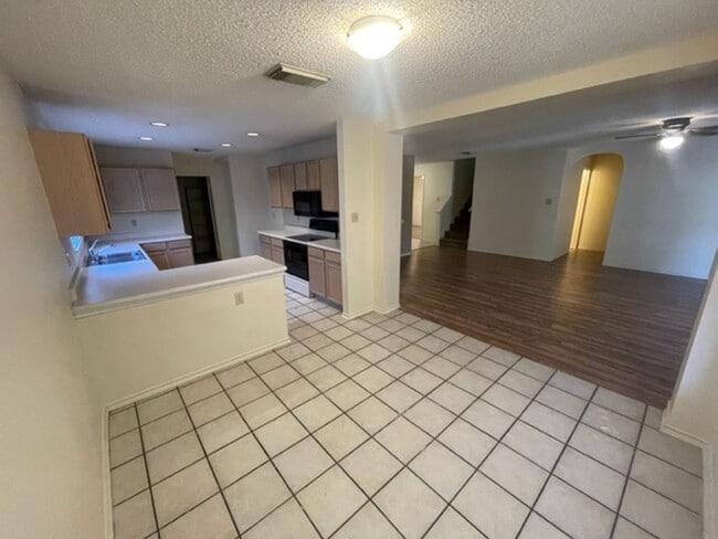 Building Photo - 5 br, 3 bath House - 7111 Valewood View