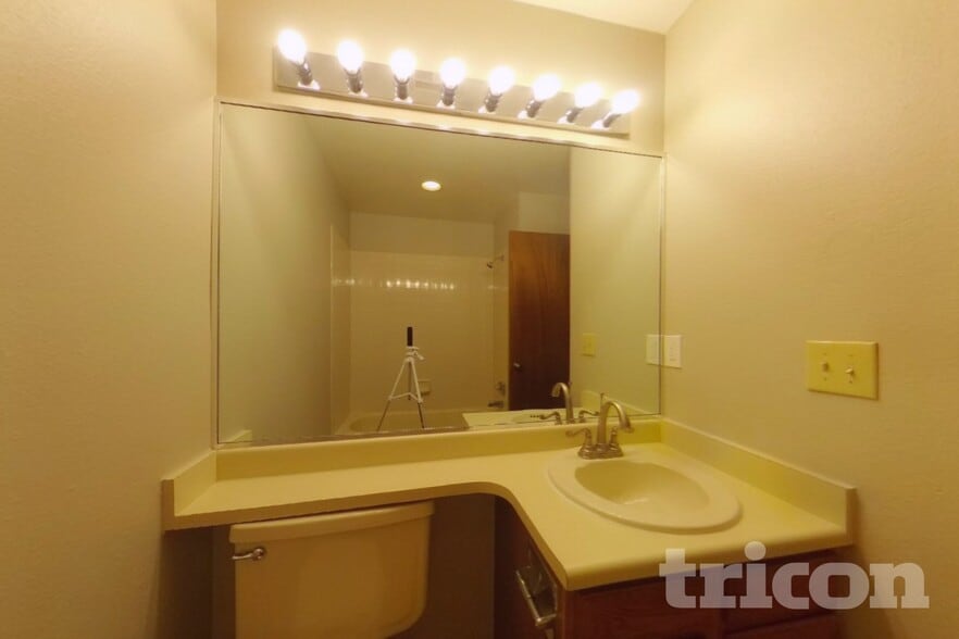 Building Photo - 17490 E Eldorado Cir