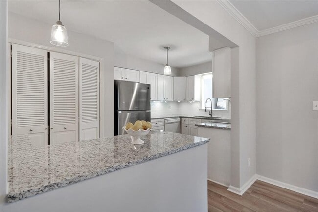 Building Photo - 60 Chaumont Square NW