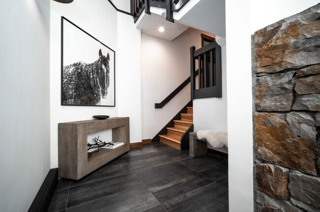 Building Photo - 116 Winterleaf Dr