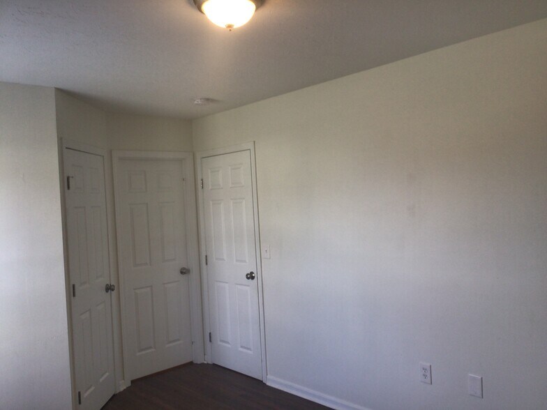 Building Photo - 2070 Whispering Wind Ln