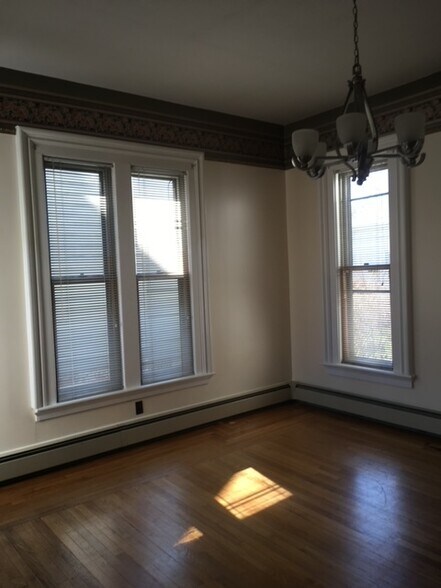 Building Photo - 238 Williams St