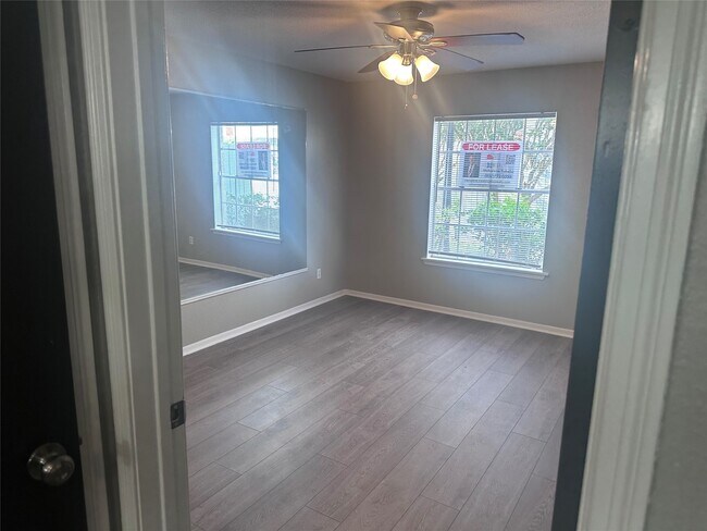 Building Photo - 7400 Bellerive Dr