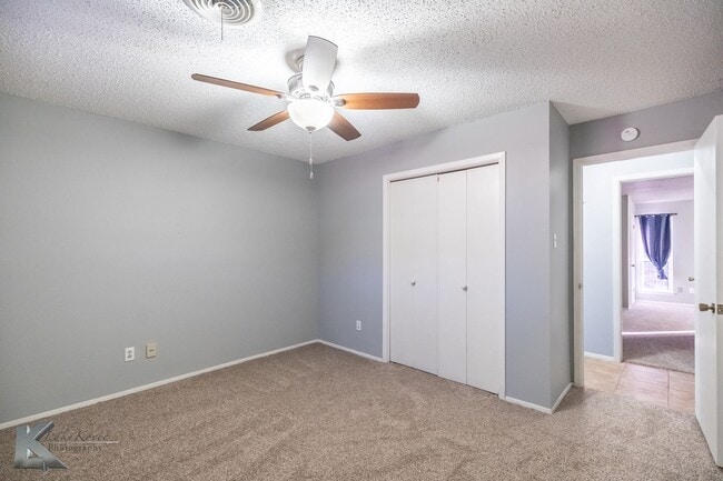 Building Photo - Cul-de-Sac 3/2/2; NEW INTERIOR PAINT DEC 2025; NEW CARPET DEC 2025!