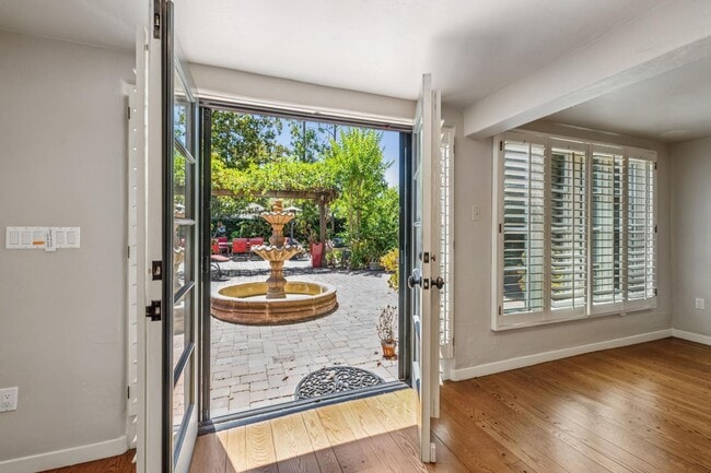 Building Photo - Mediterranean Beauty in Crescent Park – 5B...