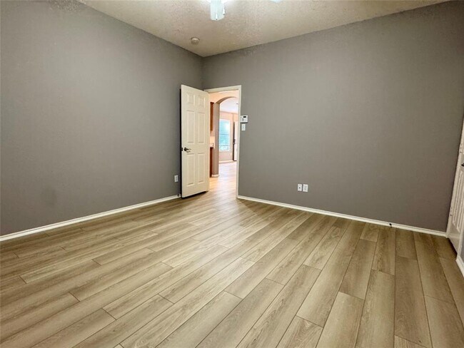 Building Photo - 1007 Barclay Dr