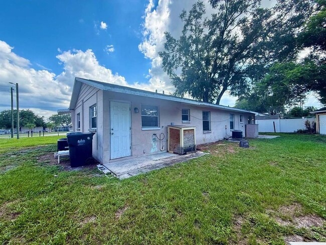 Building Photo - 10812 Hannaway Dr