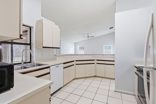 Building Photo - 2171 NW 76th Ave