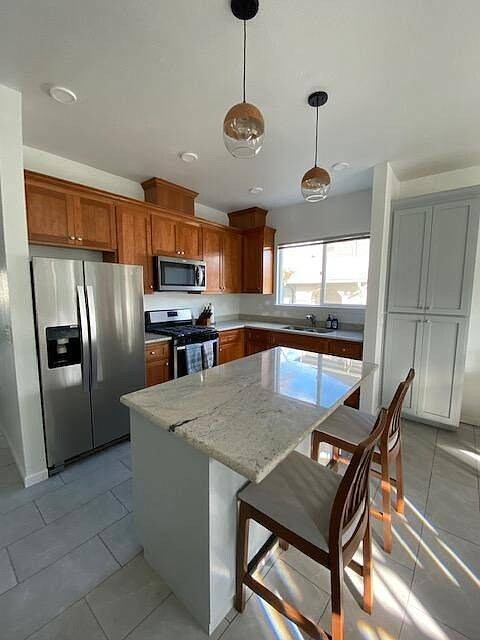 Building Photo - 3 bedroom in Oakland CA 94609