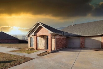 Building Photo - 4701 Castle Bay Cove